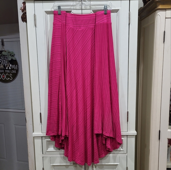Studio West long skirt - Picture 2 of 4